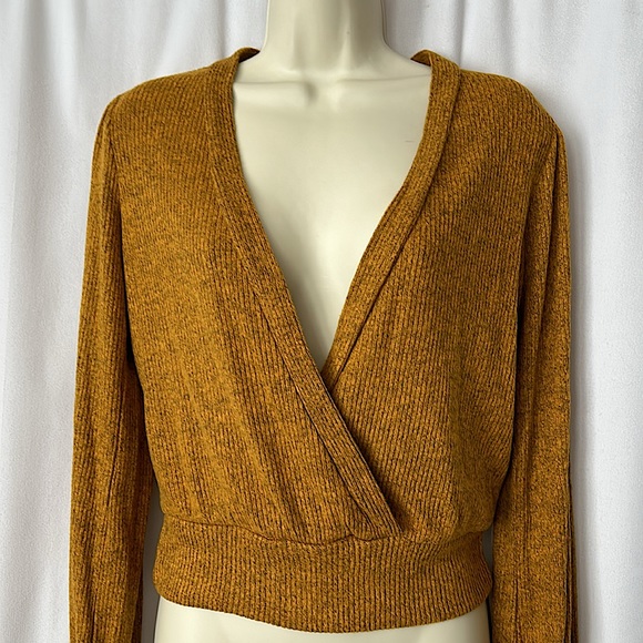 Anthropologie Amadi NWT Gold Long Sleeve Plunging Neck Sweater Shirt Top *Sz S* - Picture 3 of 4